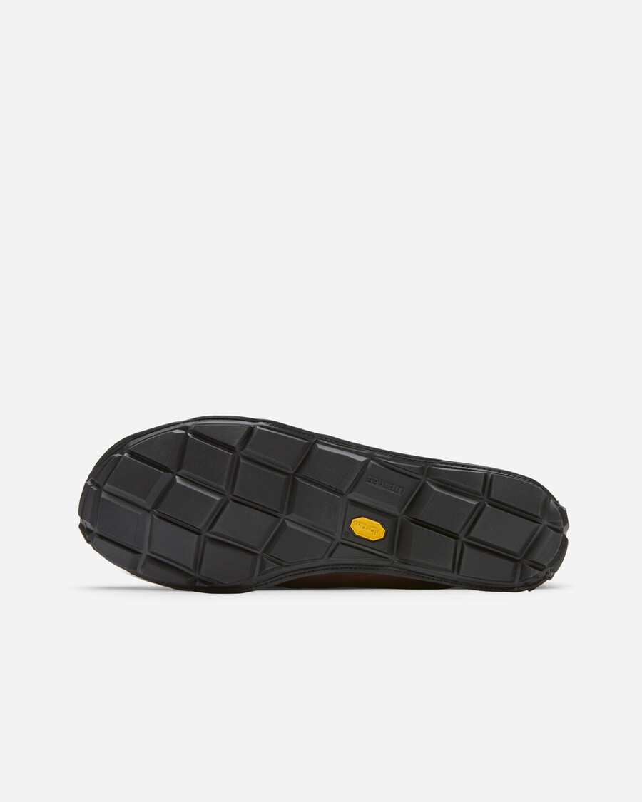 um quarto de couro masculino marrompreto